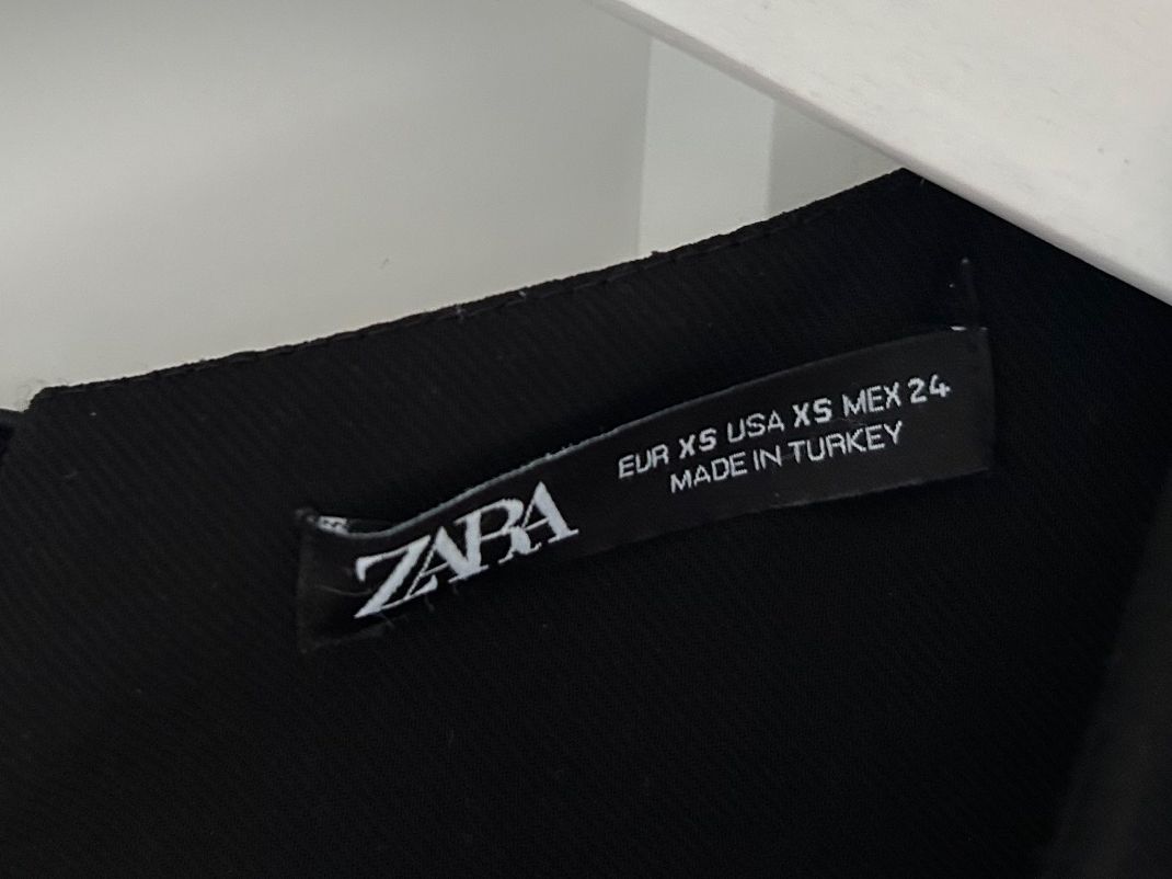 Zara Vestiti: ZARA Mini-Black Dress, Size XS – Usato da St. Gallen venduto da dec_2jy6 1