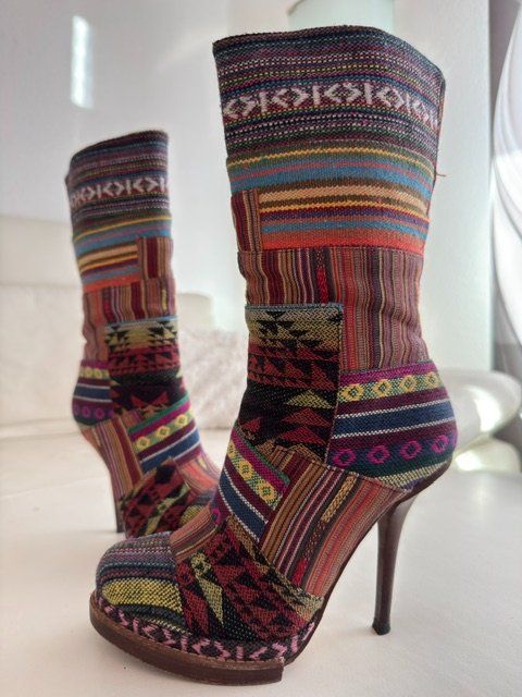 Scarpe da donna: Bunte Patchwork-Stiefel Gr. 38 Boho-Style Sommer - Herbst – Usato da Niederhasli venduto da Arena15 2