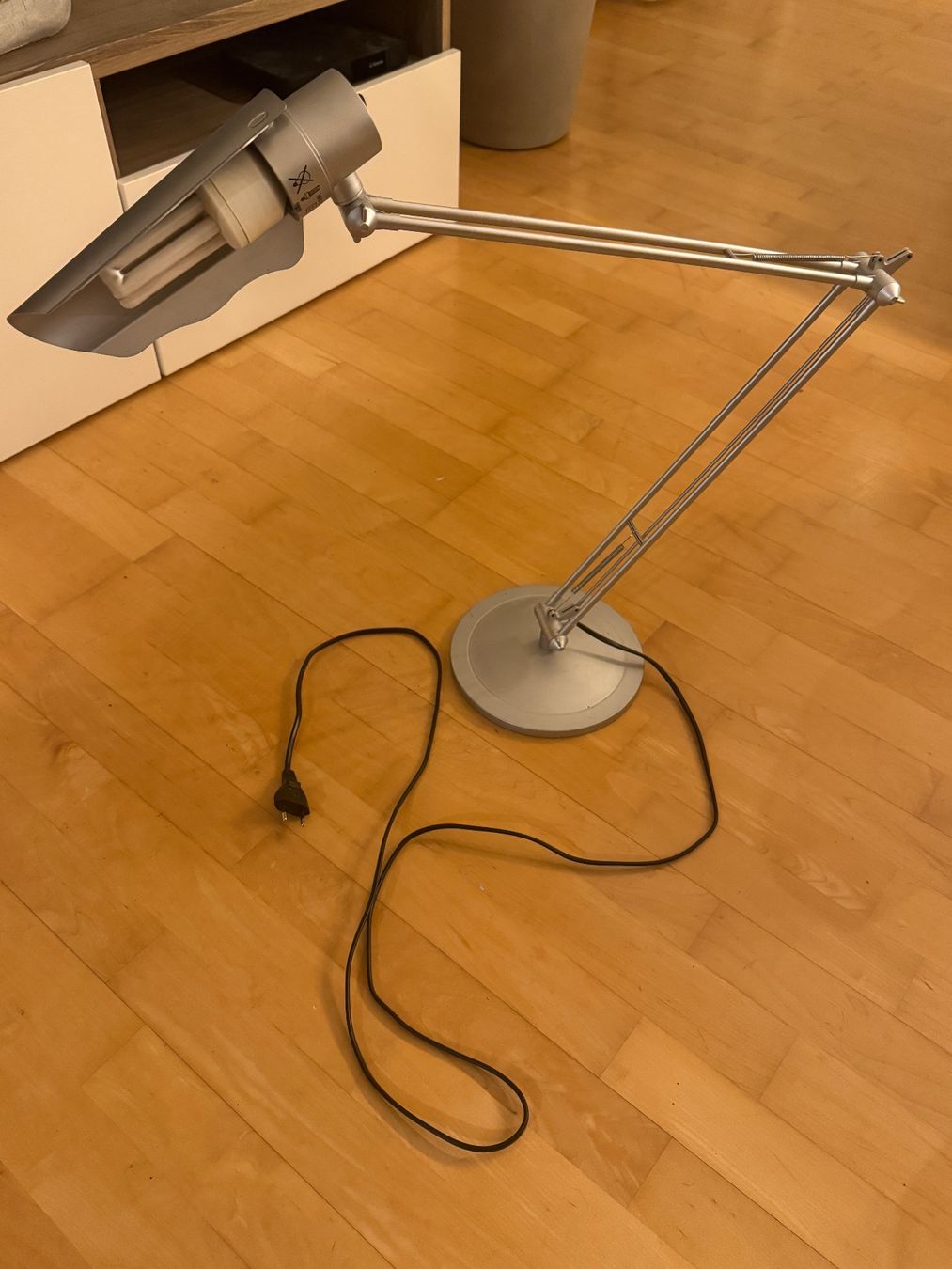 Lampade: Funktionale Schreibtischlampe, silber – Usato da Rain venduto da Rasala3