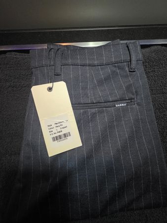 #NEU#GABBA Hose CHINO PINSTRIPE L Navy Pin Cropped UPV 150.-