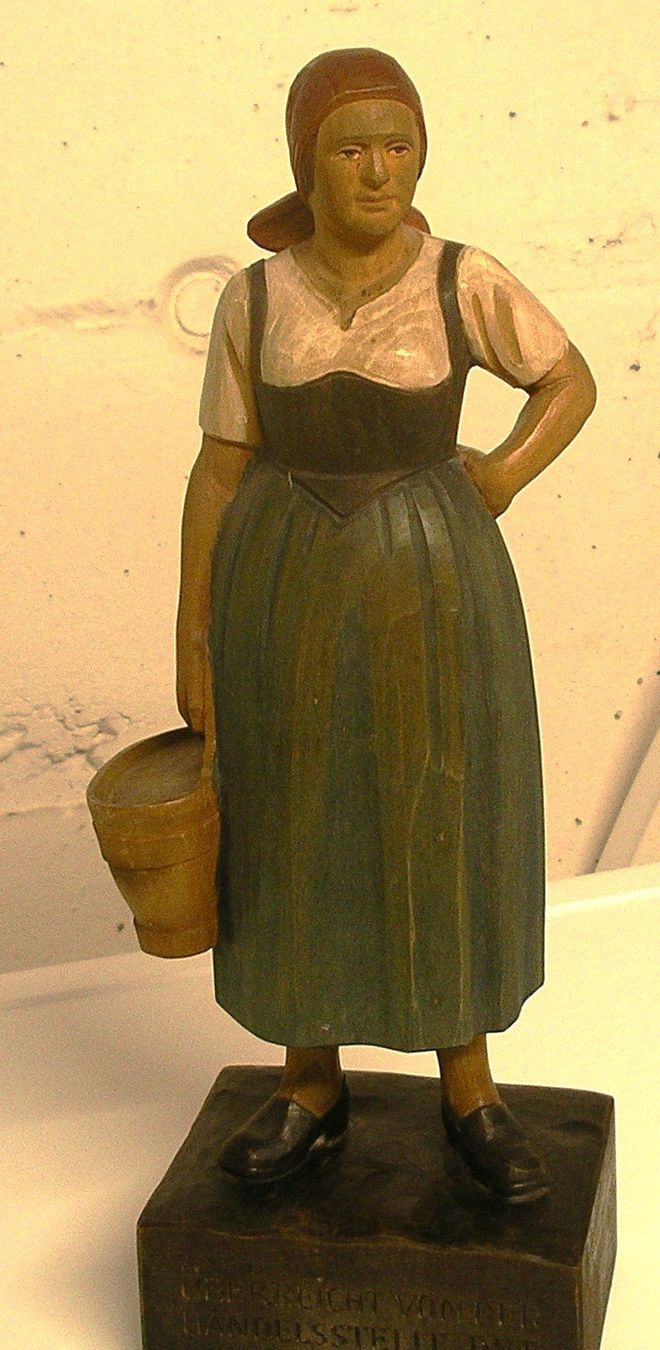 Statuette: Bauersfrau, Brienzer SCHnitzerei um 1940 – Usato da Oberhofen am Thunersee venduto da luuping99 2