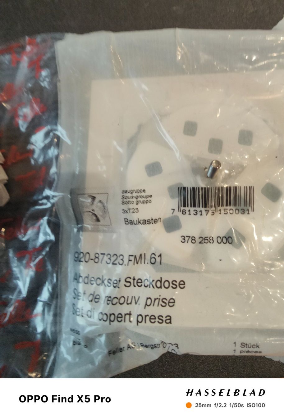 Feller Spine: Feller Typ 23 Triplex Steckdose Up – Nuovo (secondo la descrizione) da Basel venduto da M2 2
