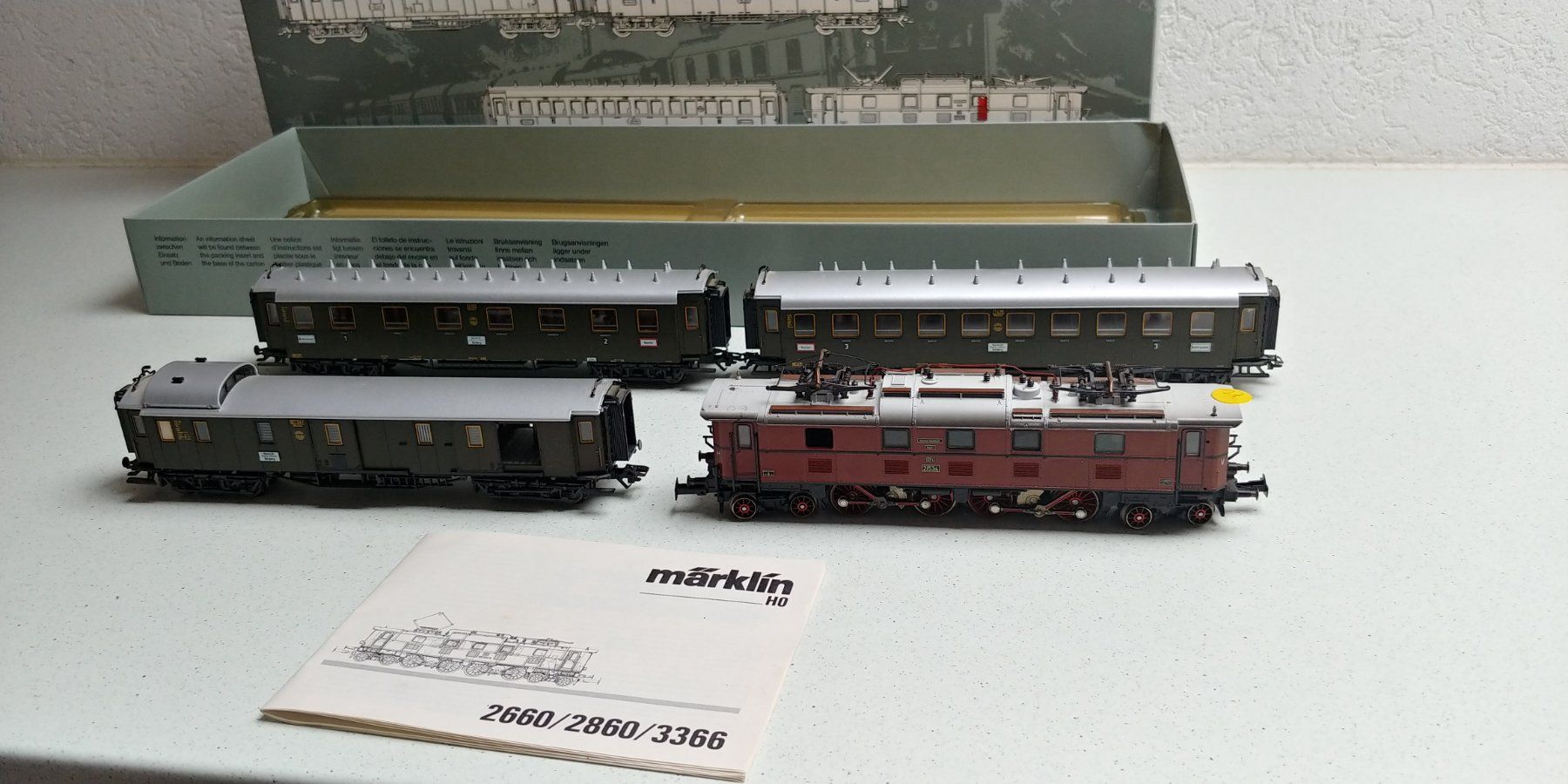 Märklin Modellini di ferrovie: Märklin Schnellzug-Set der ehemaligen DR 2660 digital – Usato da Waltenschwil venduto da Ardnas007 7