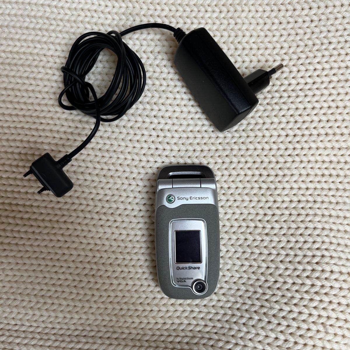 Sony Telefoni cellulari / Smartphones: Sony Ericsson Flip Phone, silber – Usato da Winterthur venduto da Anouk.Mia 2