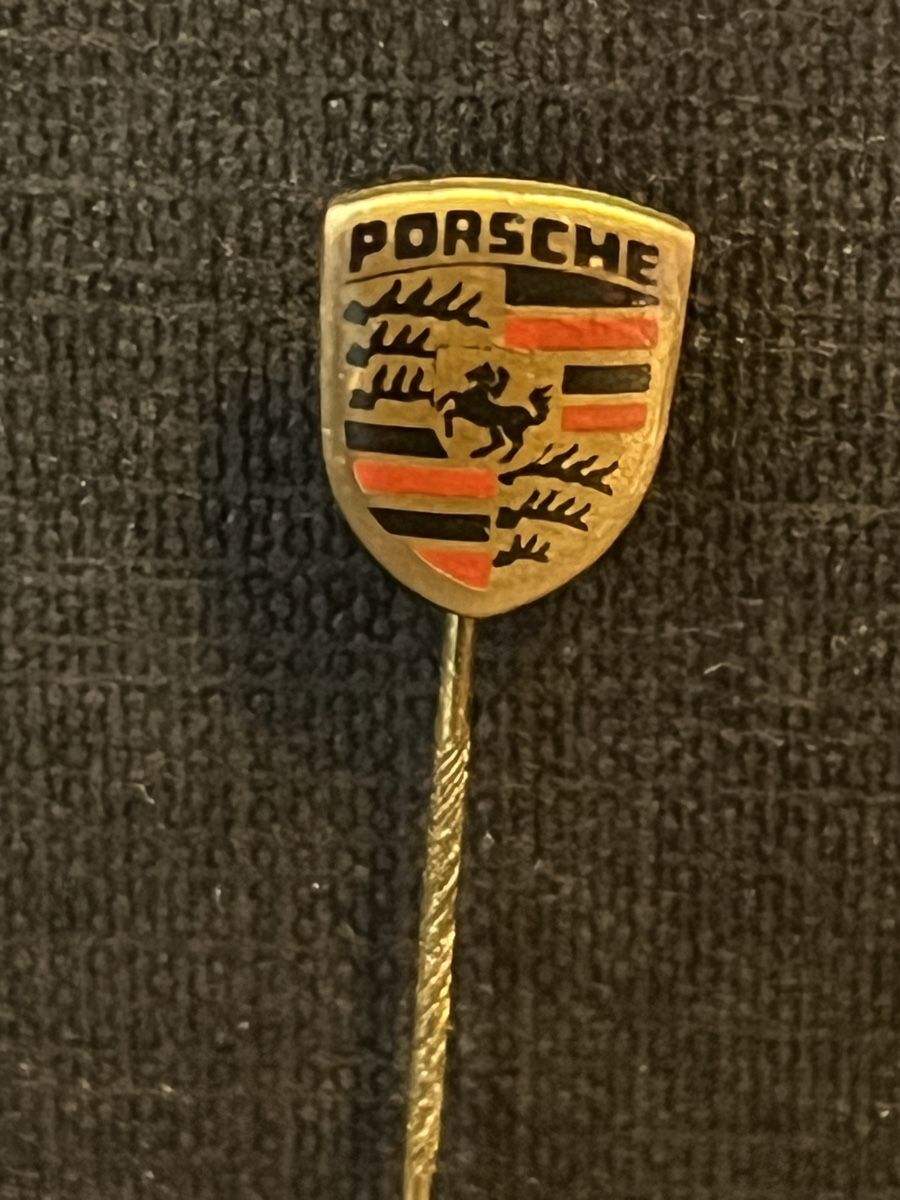 Spille & Fermagli: Anstecknadel Porsche – Usato da Münchenstein venduto da Sozial_Labor_Brocki 2