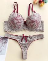 Neu! BH 85B + Tanga mit Spitze