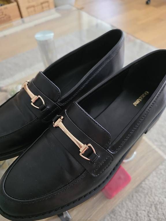 Scarpe da donna: Schwarze Schuhe  – Usato da Luzern venduto da mos_vvy7 1