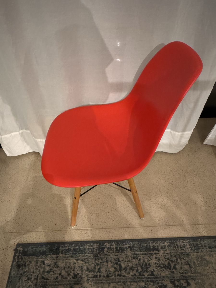 Stühle: Vitra Eames DSW Stuhl Replica in Rot – Gebraucht aus Zürich von VZN 3