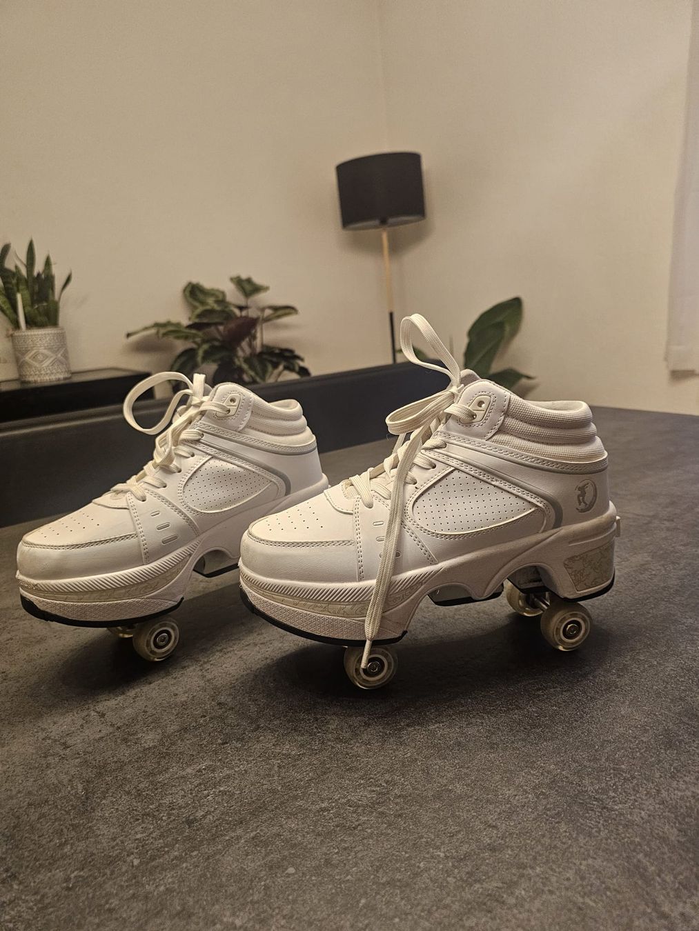 Pattini in linea & Pattini a rotelle: Schuhe mit Rollen / Rollschuh – Usato da Schönenwerd venduto da mim_7yqb
