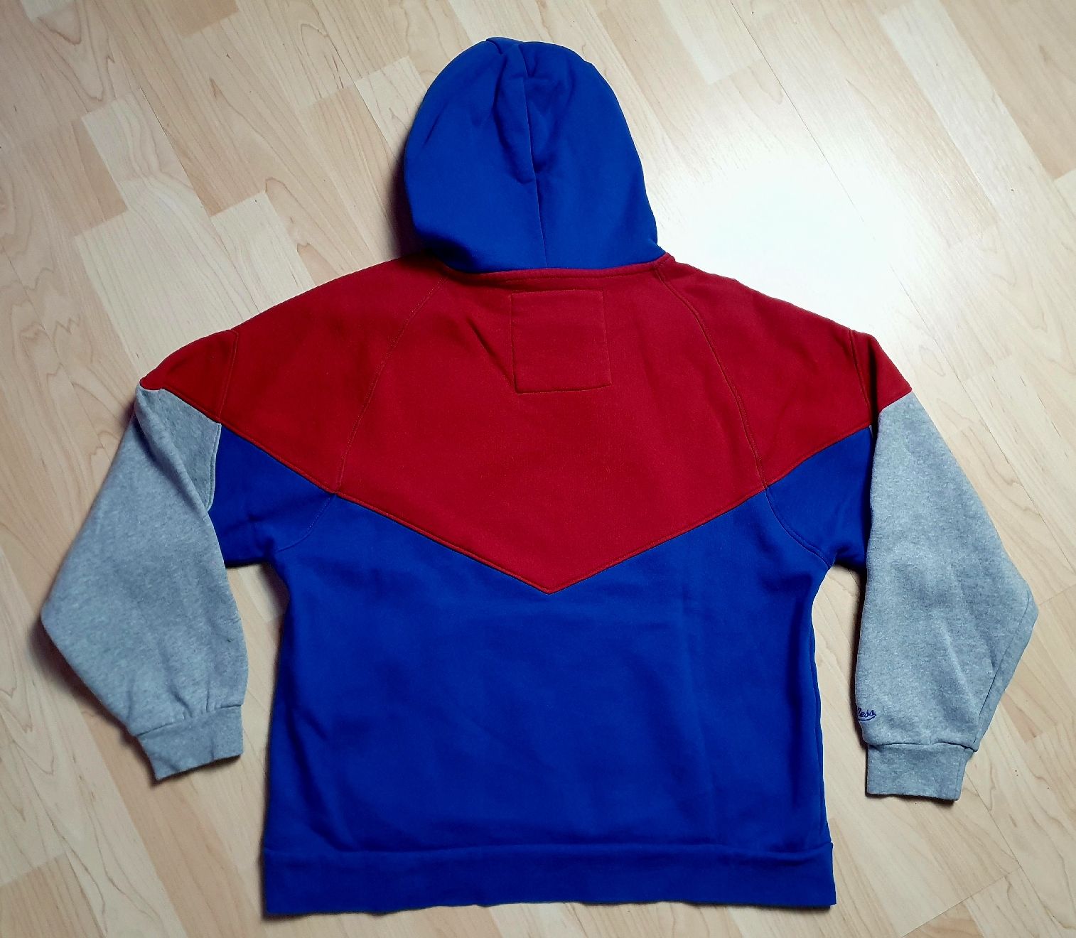 Mitchell & Ness Maglioni & Felpe: Mitchell & Ness Philadelphia 76ers Hoodie M – Nuovo (secondo la descrizione) da St. Gallen venduto da CaliSunshine 1
