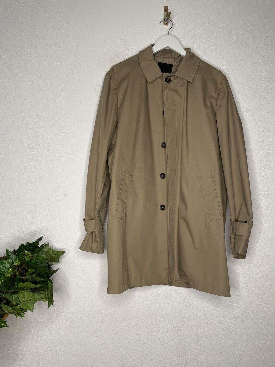Cappotti: Trench Beige – Usato da Capolago venduto da LA.BOTTEGA