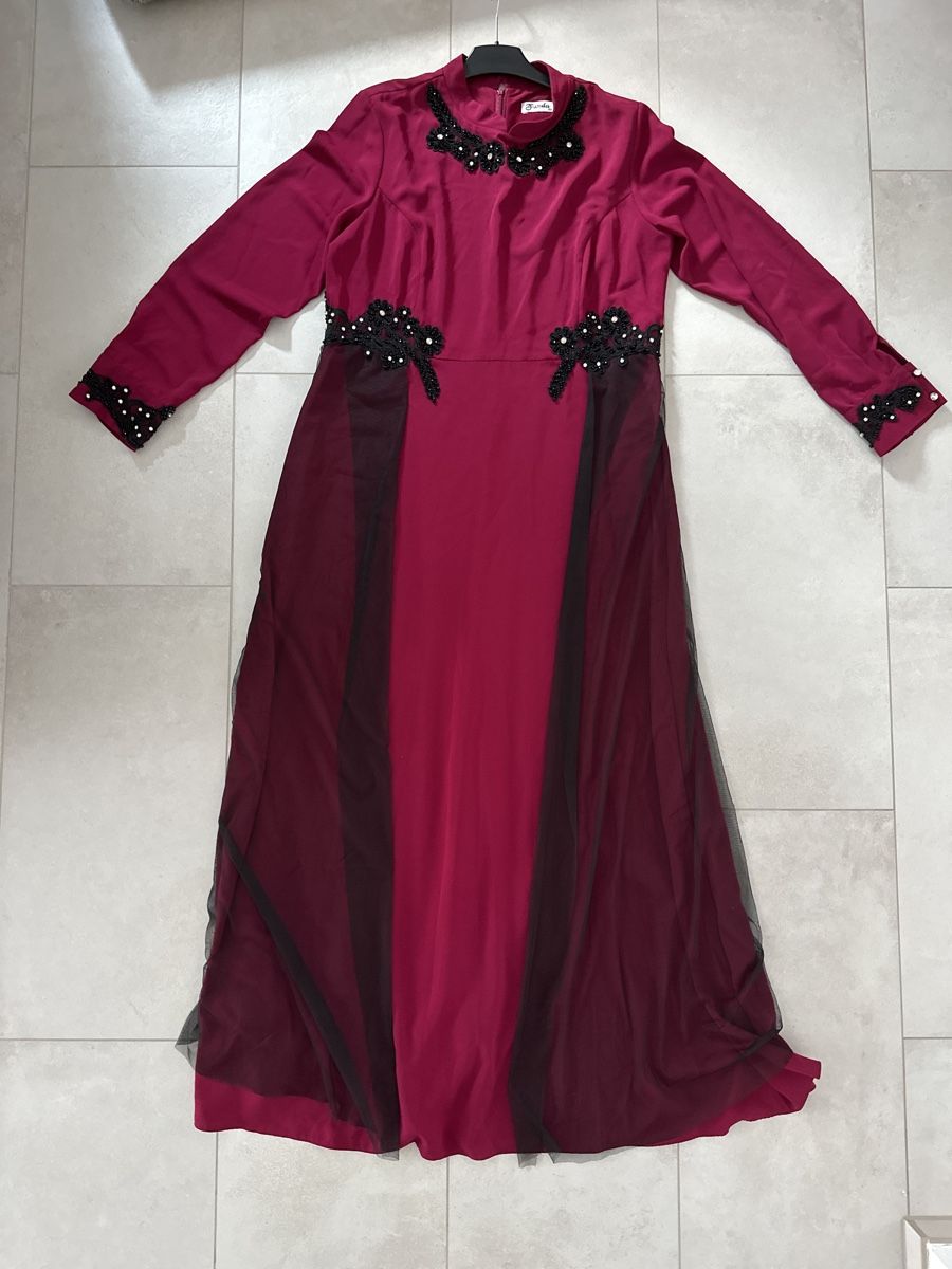 Vestiti: Damen Kleid Bordeau Grösse 42 – Usato da Zug venduto da Hehe