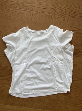 Weisses Tshirt von MARCCAIN, Gr. 4 (40), neuwertig