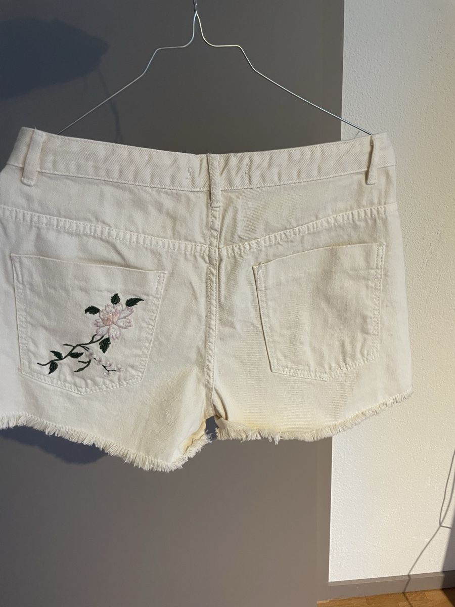 Zara Pantaloni: Zara Jeans Shorts Gr. 42 – Nuovo (secondo la descrizione) da Zürich venduto da Mary233 3