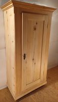 Antiker Tannenholz Schrank