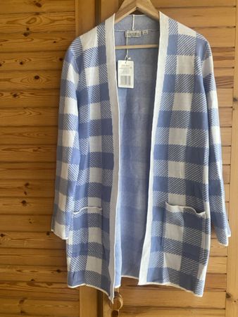 Blaue Strickjacke Gr. M, kariert, neu