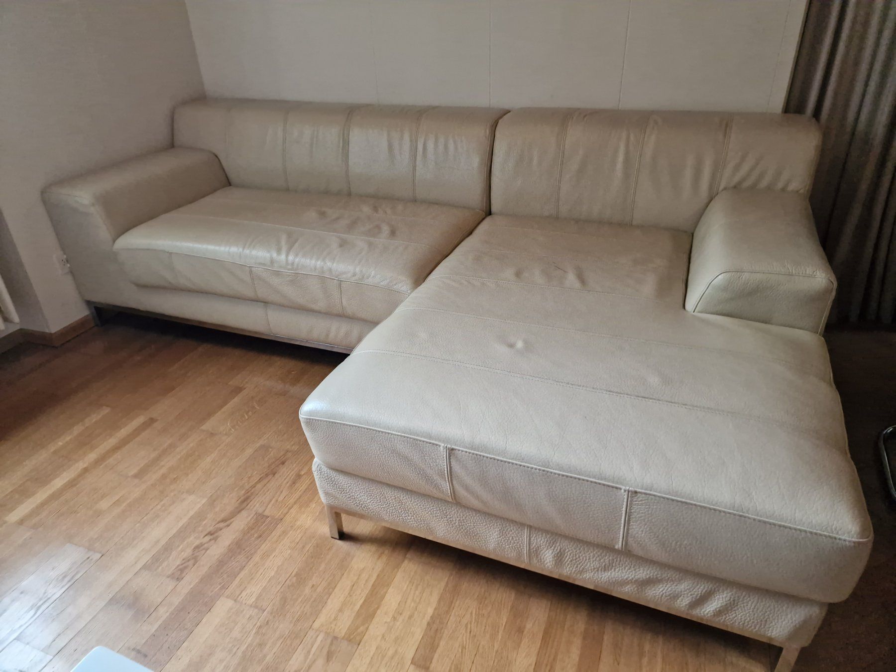 Divani: Zwei-teiliges Ledersofa in hellem Beige – Usato da Hallau venduto da CHACLA 1
