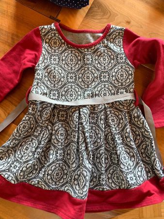 elegantes Kleidchen für 2-Jährige