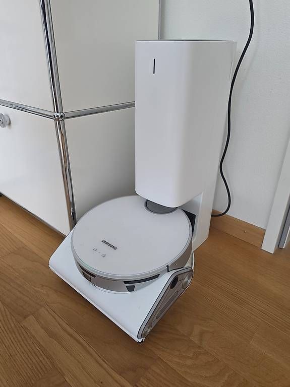 Samsung Aspirapolveri & Accessori: Samsung Saugroboter mit Absaugstation Jet Bot 95A – Usato da Zug venduto da Ggib 1