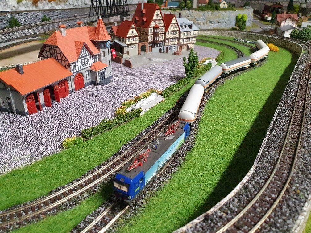 Hobbytrain Modellini di ferrovie: HobbyTrain Vectron Hupac. BLS Cargo N – Usato da Henau venduto da fag_lzx9 5