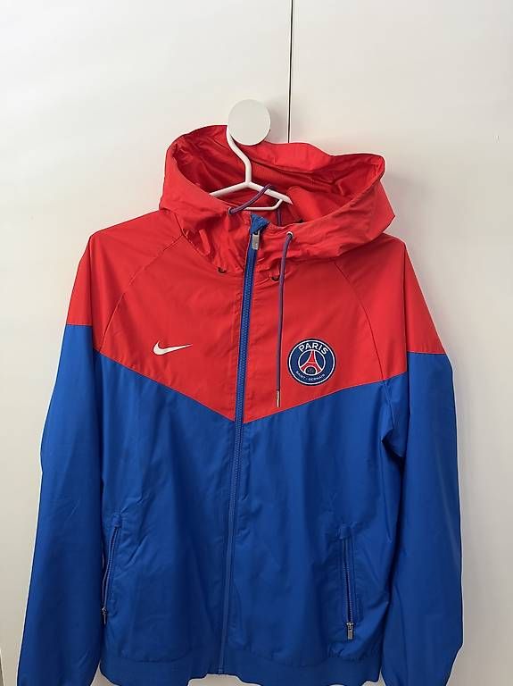 Giacche: PSG NIKE WINDBREAKER – Usato da Thayngen venduto da SimonMayer1