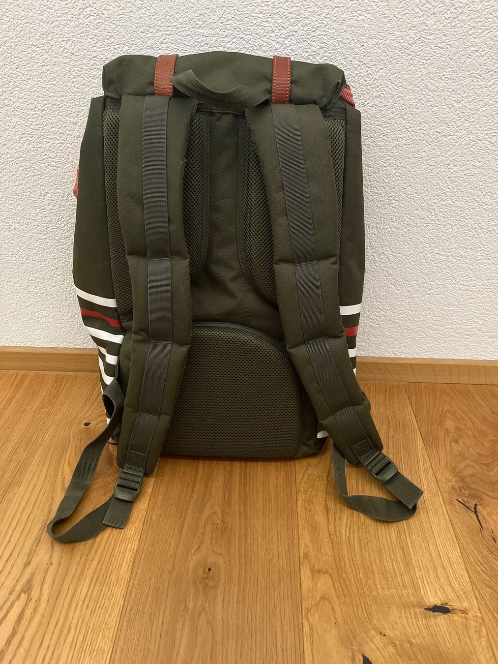 Rucksäcke: Rucksack kaki grün – Gebraucht aus Visp von Uranus8416 1