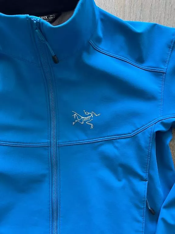Vestes: Arcteryx Softshell S  – D'occasion à Alpnach Dorf par rerifeme 3