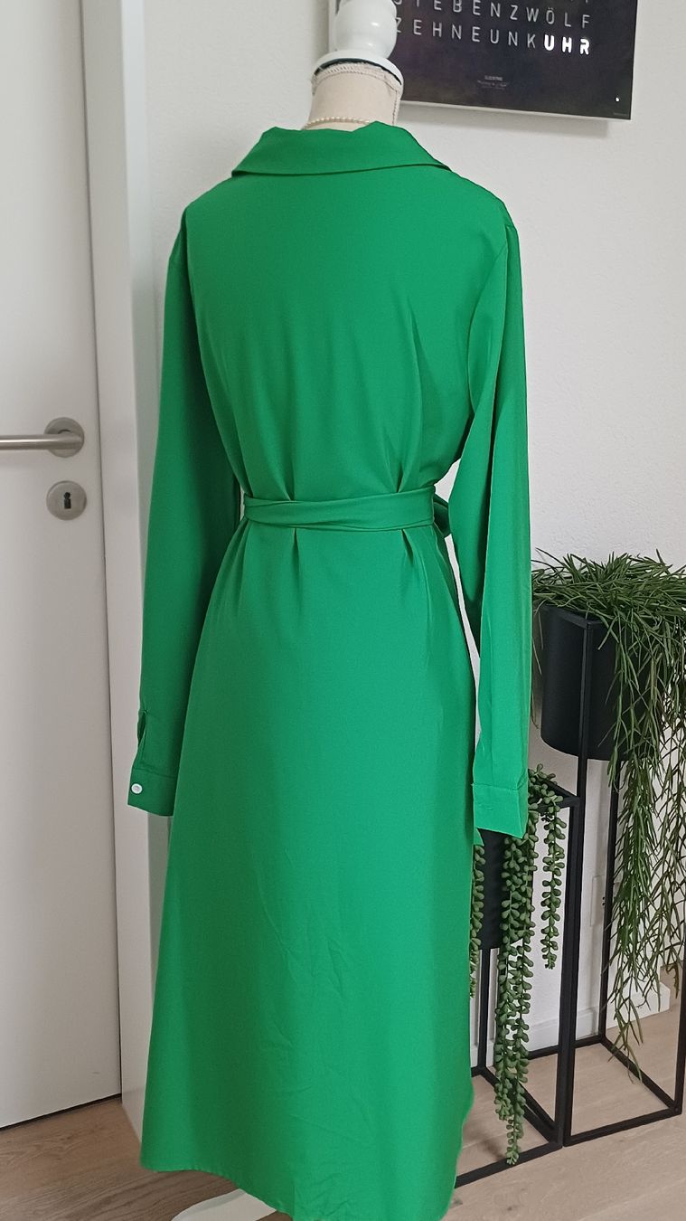 Kleider: Kleid grün, Langarm, mit Gürtel, Grösse M  – Gebraucht aus Arlesheim von savina01 2