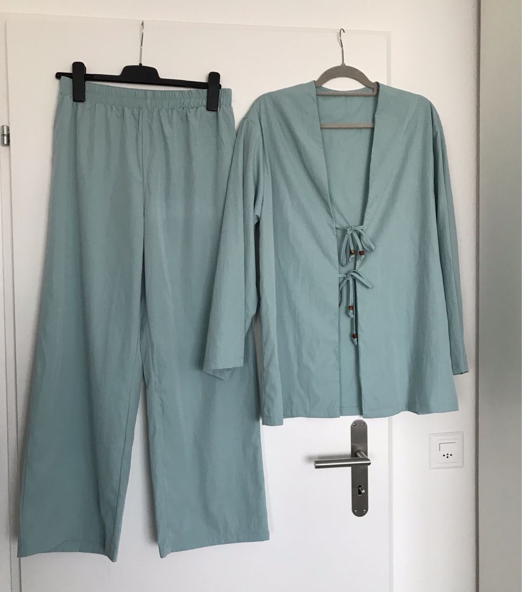 Completi & Tailleur: Mintfarbener Sommeranzug mit Bindedetail - Grösse L – Nuovo (secondo la descrizione) da Dübendorf venduto da nela123 1