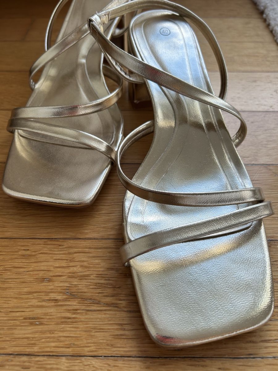 Scarpe da donna: Goldene Sandalen mit Absatz, Grösse 40 – Usato da Zürich venduto da Lolaa123