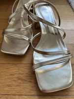 Goldene Sandalen mit Absatz, Grösse 40