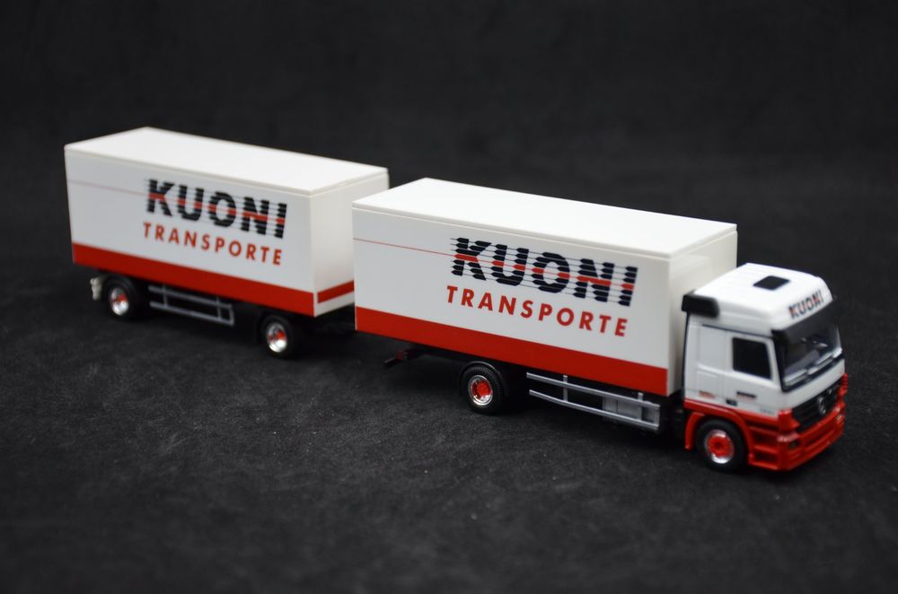 Camion Mercedes Actros L MP2 DHL + Semi-remorque Tautliner – Échelle HO 1/87 – AWM