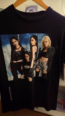 Aespa K-Pop Tour Shirt 2025 Size M