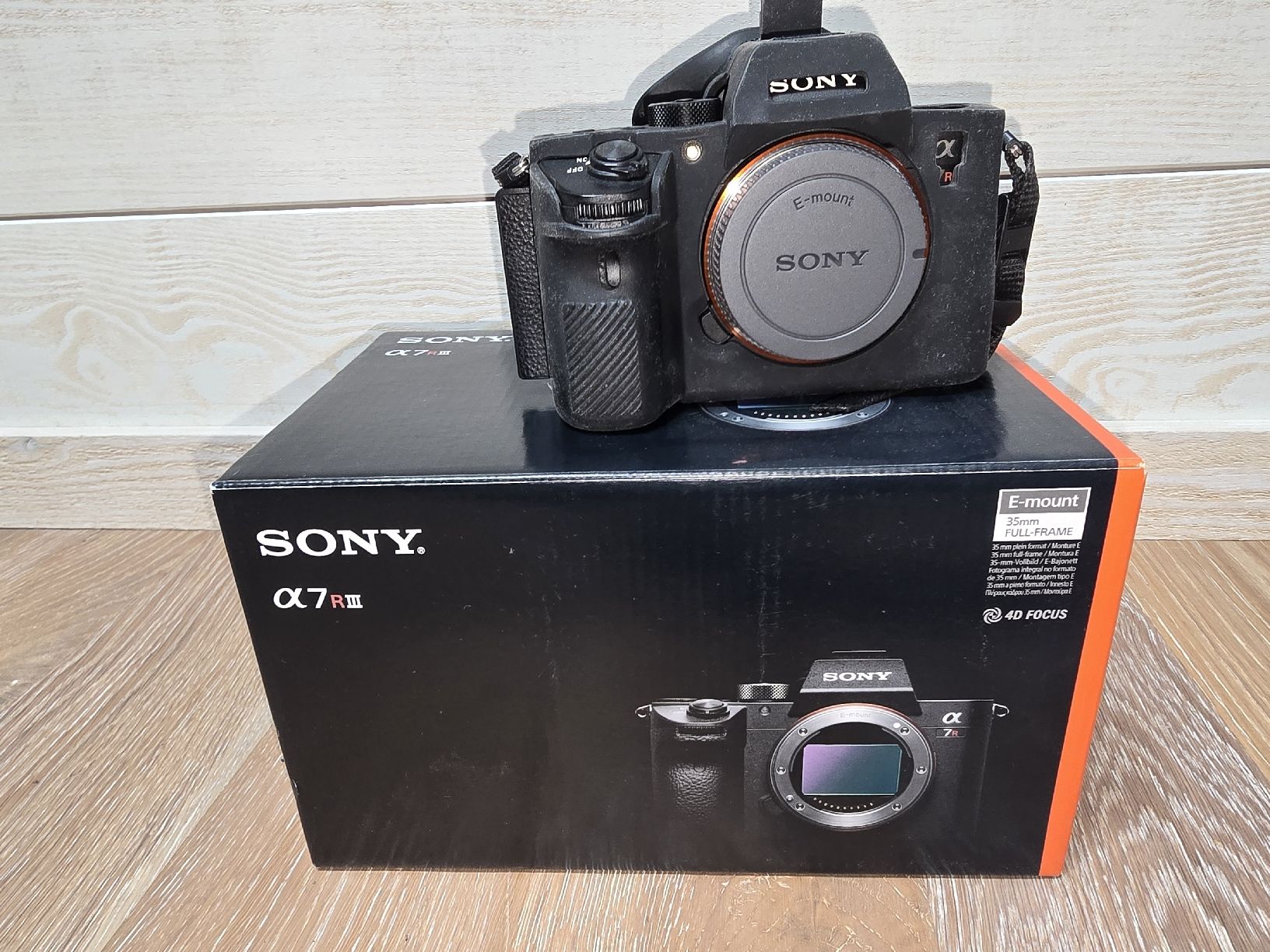 Sony Fotocamera: Magnifique Sony A7R3 – Usato da Cartigny venduto da campingping