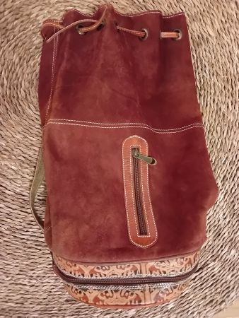 Runder Rucksack aus Wildleder