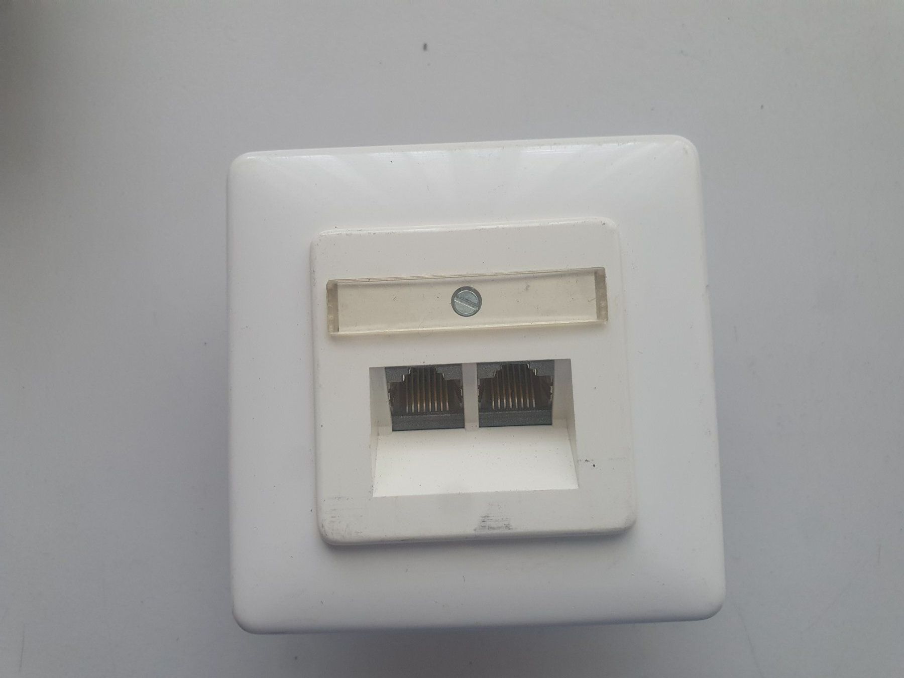 Spine: UP Doppel Netzwerk Steckdose UKV 2xRJ45 – Nuovo (secondo la descrizione) da Zürich venduto da eymen20