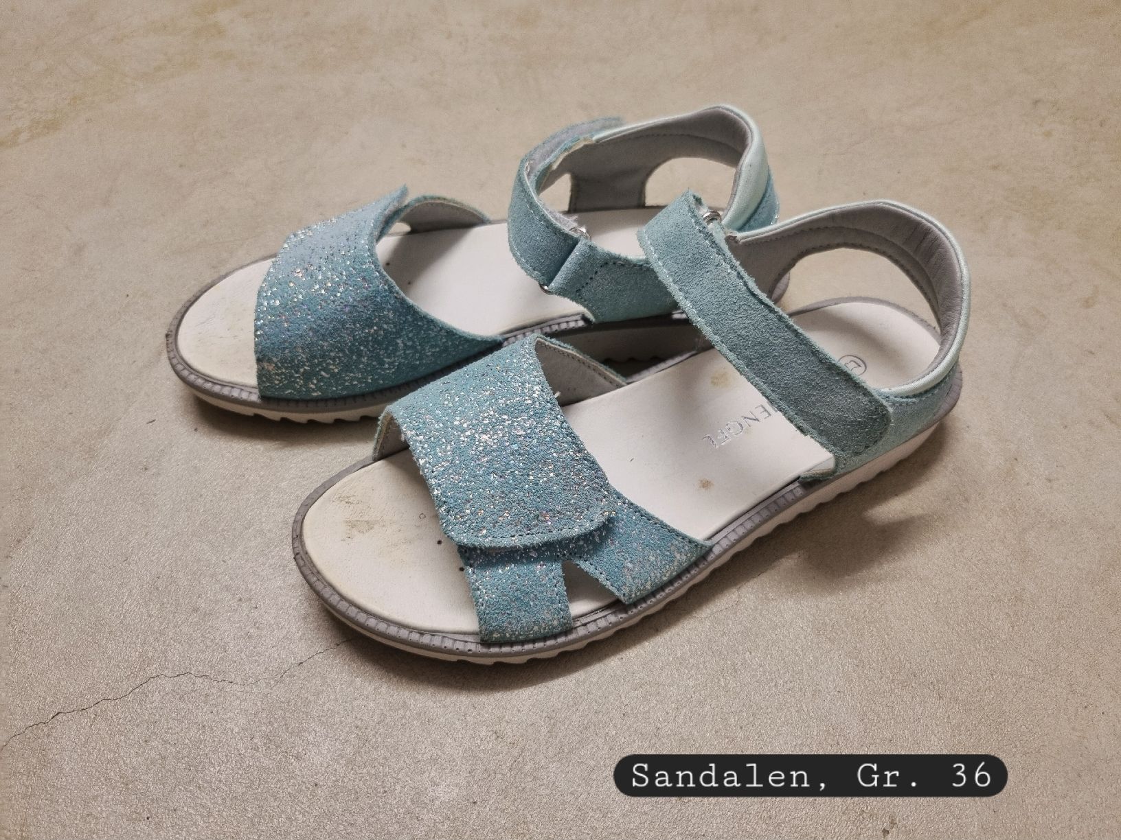 Chaussures filles: Sandalen – D'occasion à Veltheim AG par charly0815