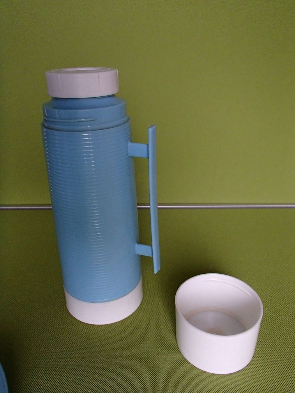 Tasses: hellblauer Thermos 2 Tassen & Tablett – D'occasion à Schöfflisdorf par pullux 3