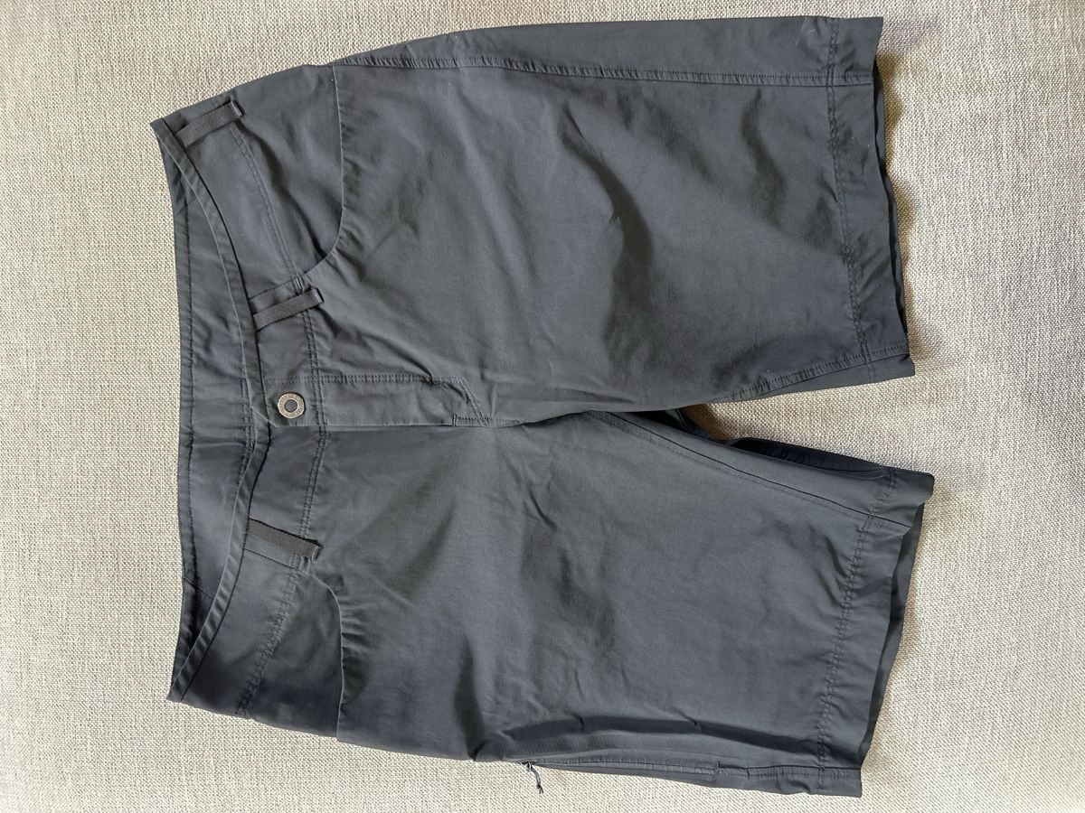 Arcteryx Pantaloni: Arc'teryx Damenhose kurz  – Usato da Gstaad venduto da storchli