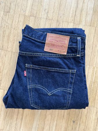 Dark blue Levis Jeans 501 W33 L34