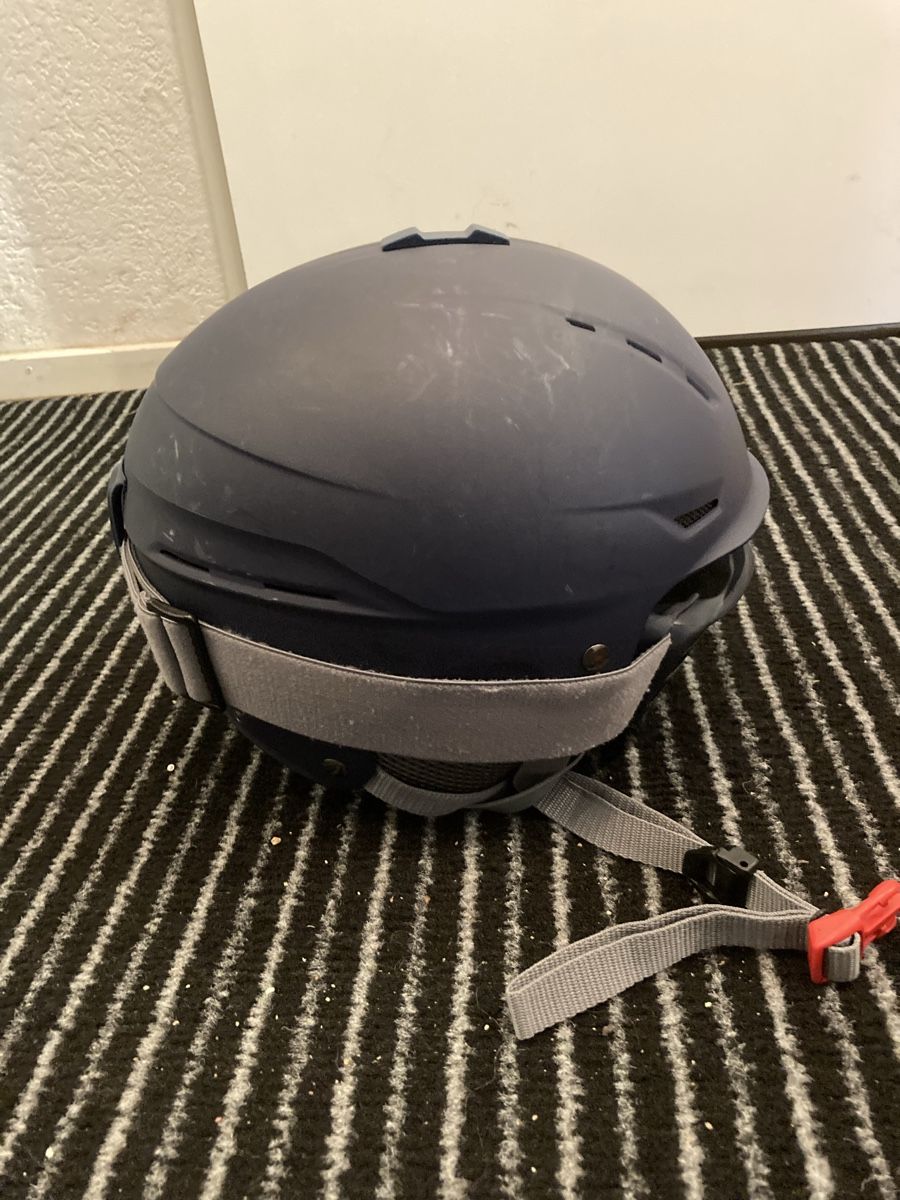 Caschi: Kinderskihelm Grösse 48-51 cm mit Brille – Usato da Nänikon venduto da Monschgal 1