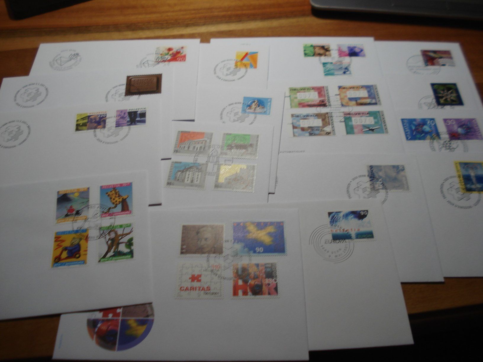 Tutti i francobolli: Moderne FDC Schweiz 2001, 16 Belege – Usato da Niederwil AG venduto da morostahu 1