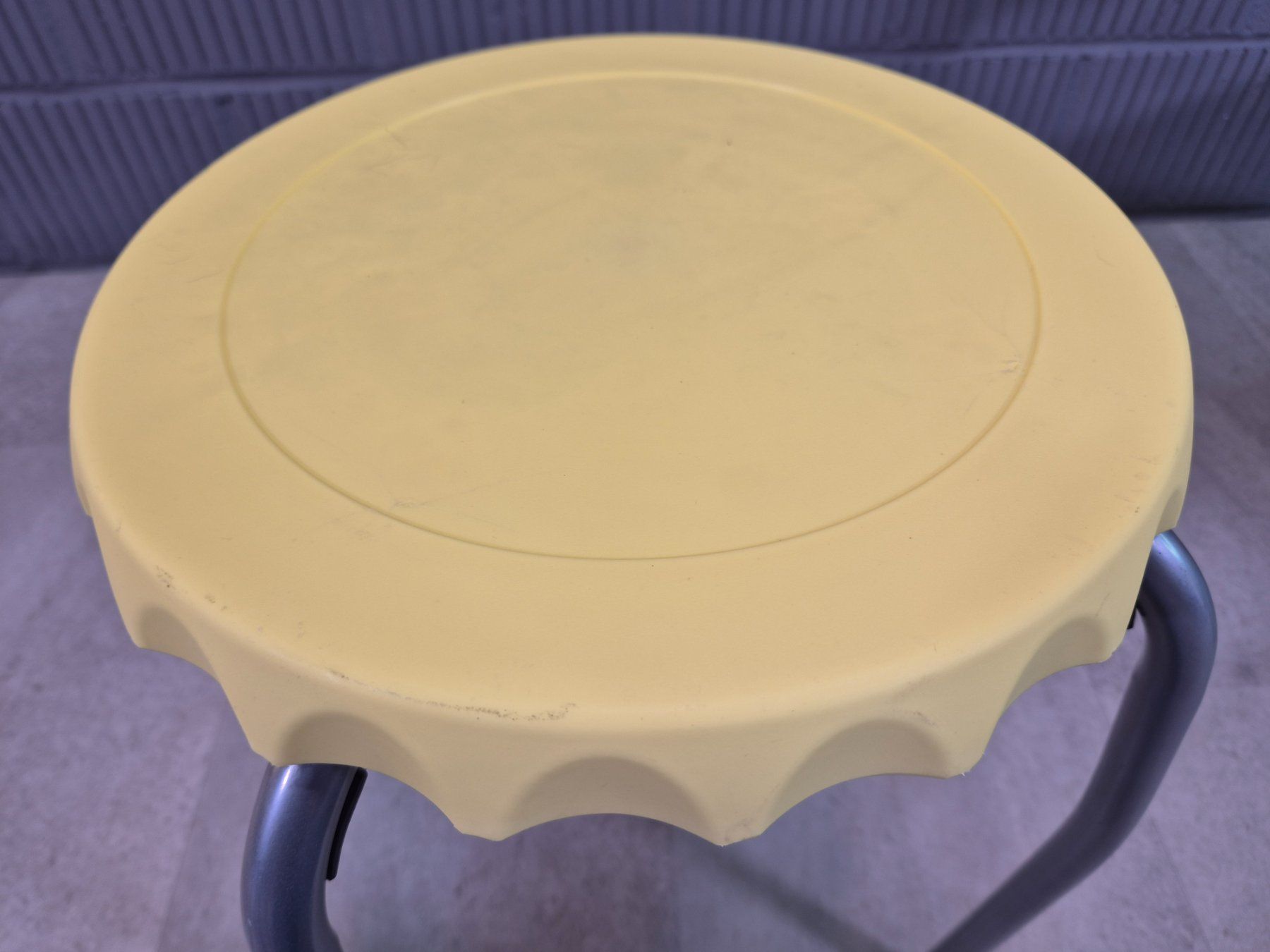 Sgabelli: 2 Kult Bierdeckel Stool Hocker,Stapelhocker,Tabouret,Höcker – Usato da Nottwil venduto da Wondewa-Shop 3