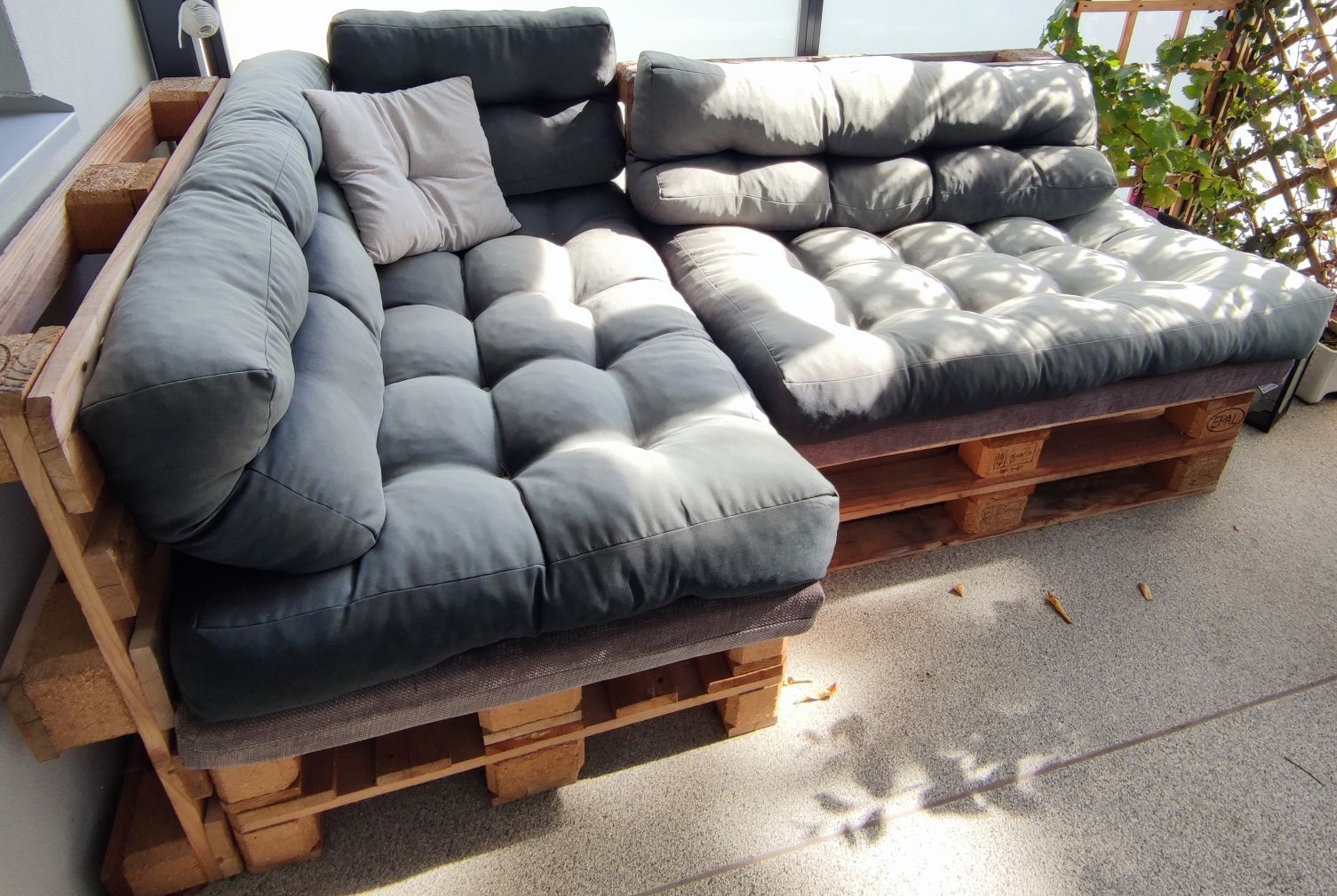 Divani: Palettensofa mit Polsterauflagen – Usato da Winterthur venduto da coo_xht6 2