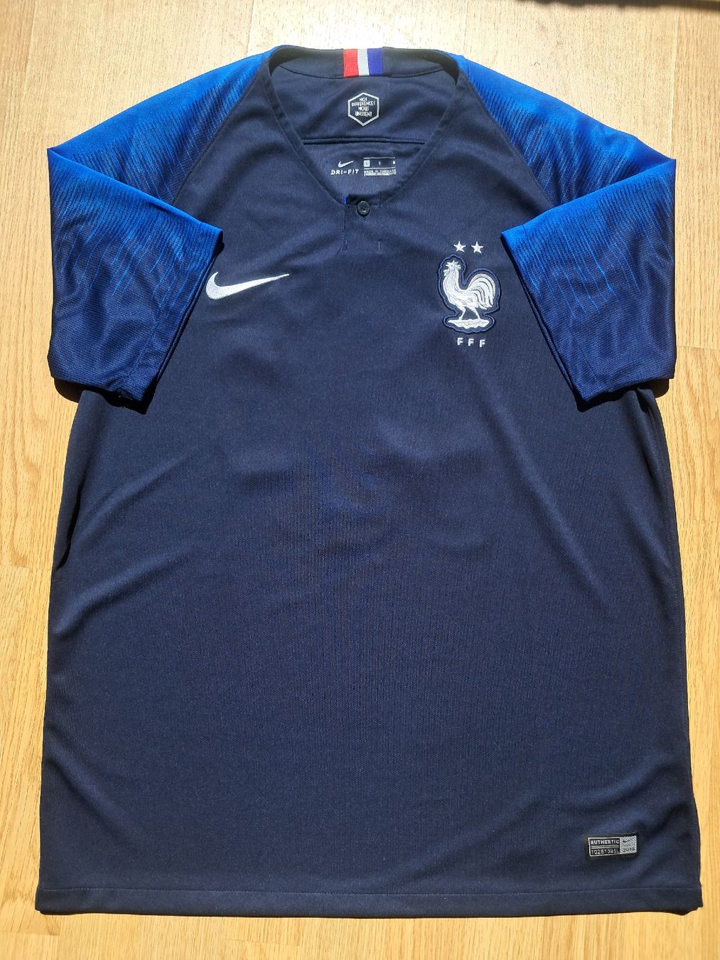 Nike Leibchen & Hosen: Fussballtrikot Frankreich Mbappe 10 – Gebraucht aus Biel/Bienne von sof_yx5y