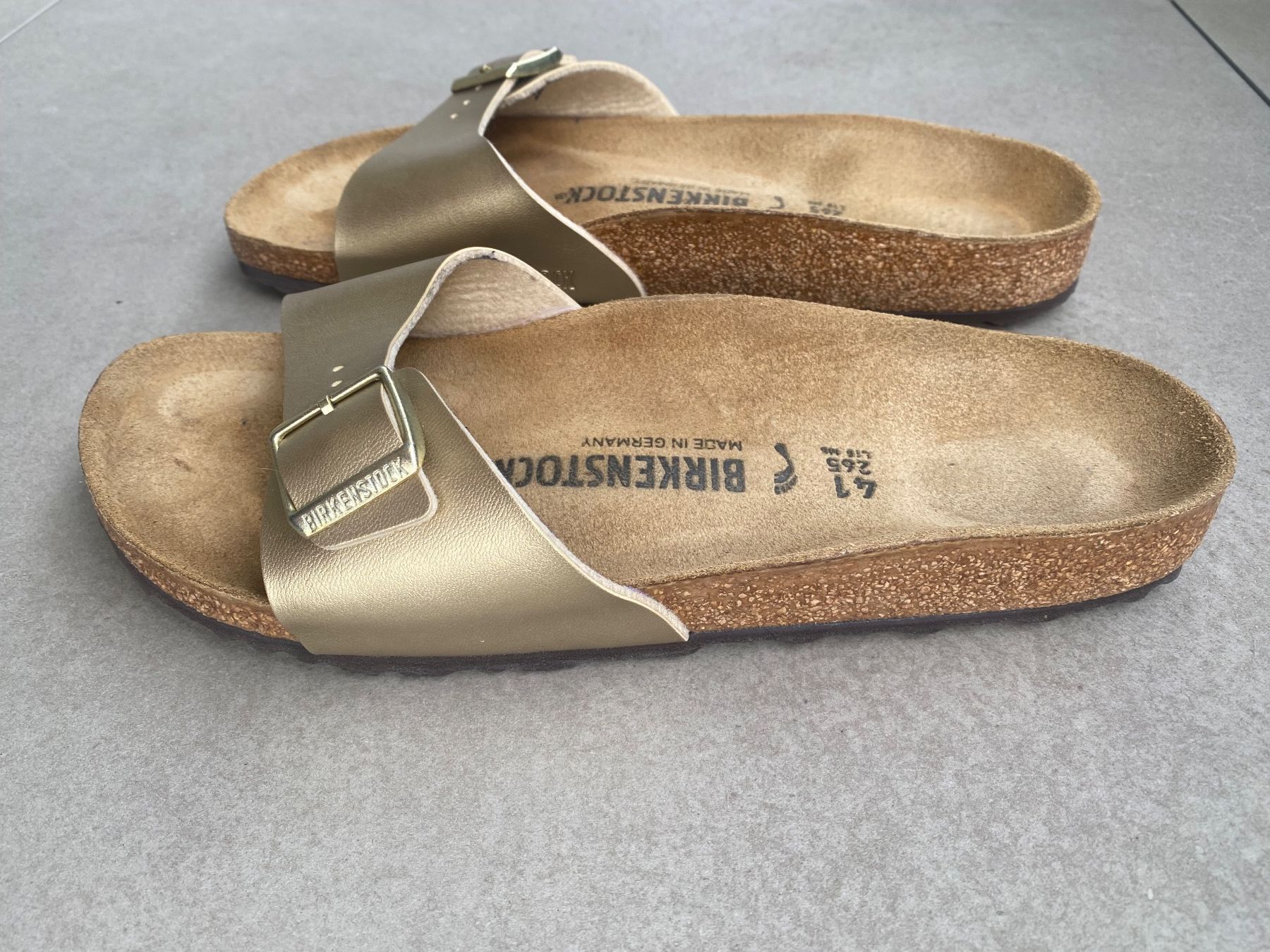 Birkenstock Chaussures femmes: Birkenstock Gr. 41 GOLD – D'occasion à Herrliberg par little_useful_things