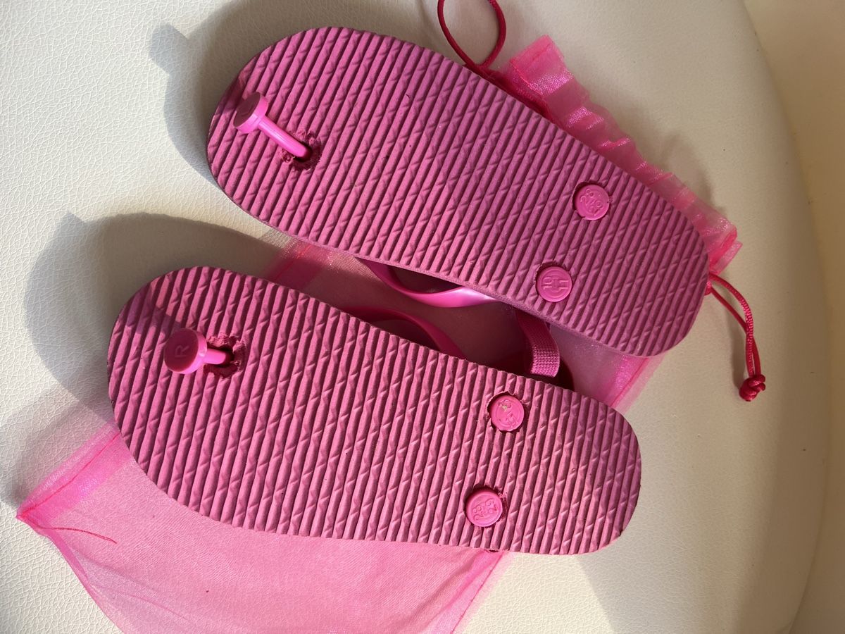 Schuhe für Mädchen: Peppa Pig Flip Flops Grösse 28/29 – Gebraucht aus Inwil von Karenstone 1