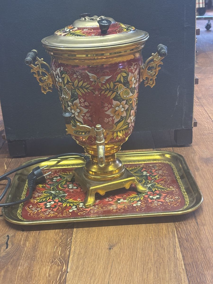 Teiere: Vintage elektrischer Samowar aus der UdSSR mit Originaltable – Usato da Andermatt venduto da Diadiusdiana