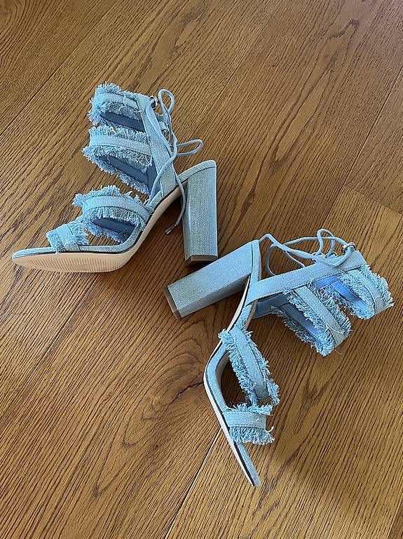 Scarpe da donna: Sandalen Guess Grösse 36 – Usato da Mittelhäusern venduto da cgrandi