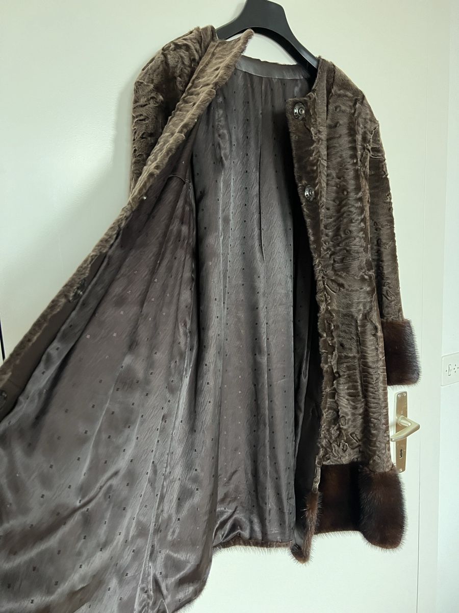 Cappotti: Exclusive Designer Coat: Swakara and Mink – Nuovo e nell'imballaggio originale da St.Gallen venduto da 303_7fcf 4